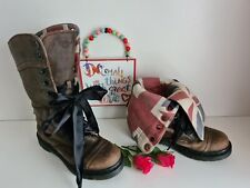 Festival Dr Martens Triumph