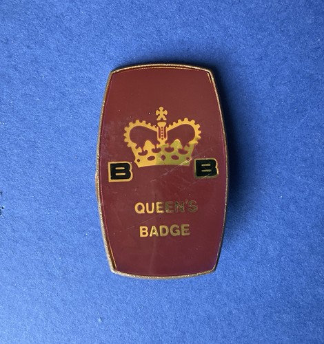 Vintage queens badge enamel - queens,