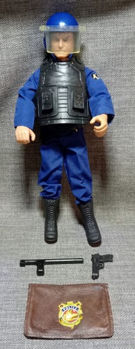 Vintage 90s action - action, riot