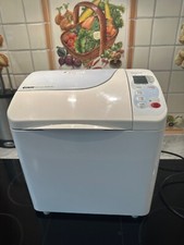 Panasonic SD-R2530 Automatic Bread Maker with raisin/nut dispenser - White