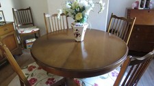 Stag Madrigal 775 extendable round table and 6 chairs in very good condition.