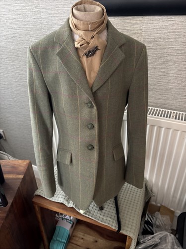 Stunning mears green showing - stunning,