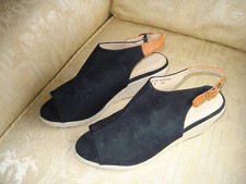 sole diva, black and tan wedge
