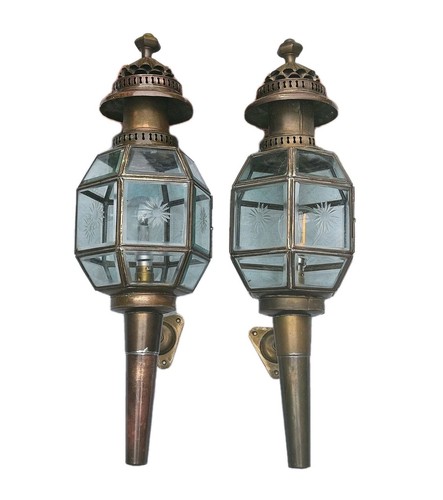 Brass electric carriage lamps - ,