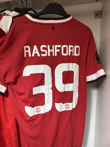 Marcus rashford signed - marcus,