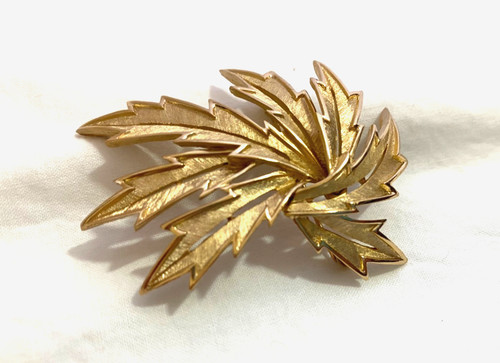 Designer vintage crown trifari - vintage,