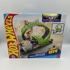 Hot Wheels City Gator Loop Attack with 1 Toy Car - Connects to Other Sets