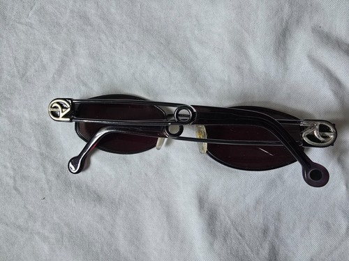 Red dead spectacles - or,