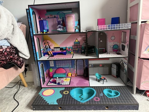 Lol dolls house includes - house,