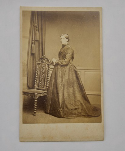 Cdv victorian lady - in, silk