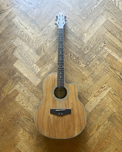 Barely used gear4music - used,