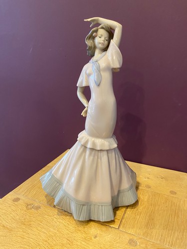 Nao lladro spanish dancer - spanish,