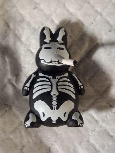 Bones mini - x, kidrobot)