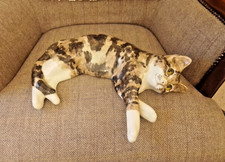 Winstanley Cat Resting Large Size 7. Lovely condition