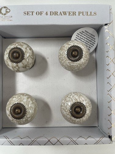 Set drawer knobs and - set, of
