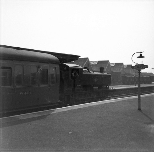 Swindon station 0pt 8481 - swindon,