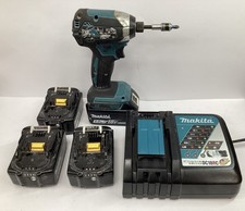 makita DTD 153 18v impact driver with 4 5AH batteries and charger