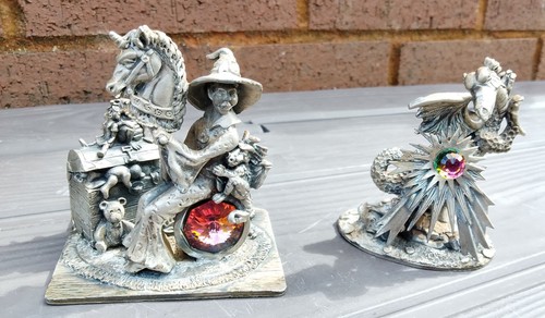 Pair tudor mint figures - pair,