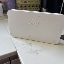 Sky SE210 Wireless WiFi Signal Broadband Network Booster Extender Sky Q Used