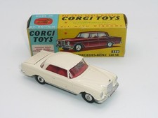 Corgi 230 Mercedes Benz 220 SE