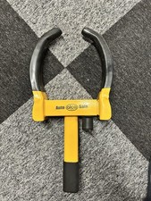 A WHEEL CLAMP  FOR CARAVAN or TRAILER  ADJUSTABLE  2 KEYS