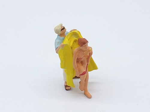 Preiser figures man protecting - preiser,