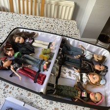 Bratz 2003 World Tour Doll Travel Carrying Case with 7 Dolls Shoes Clothing 