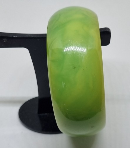 Beautiful genuine bakelite - beautiful,