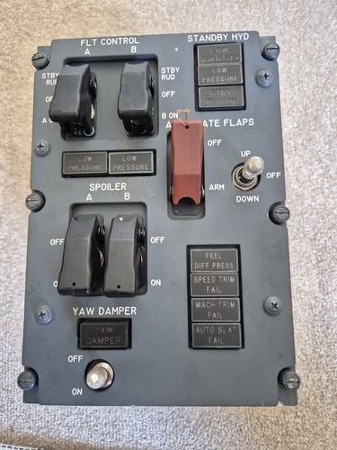 Boeing 737 800 flight control - 737-800,
