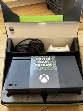Xbox Series X + Controller
