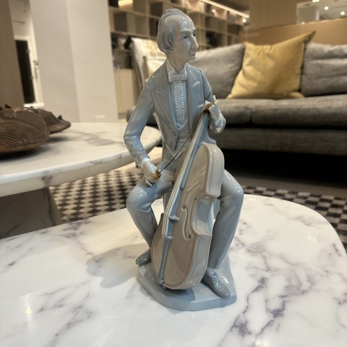 Ladro cellist - ladro,