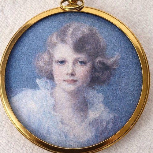 Lovely portrait queen - of,
