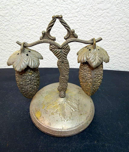 Vintage hanging acorn - vintage, acorn-themed