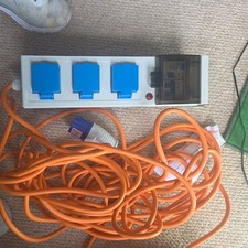 Crusader  Electric Hook Up Ext Lead 15m Unit 3 Sockets and RCD Tent and Caravan