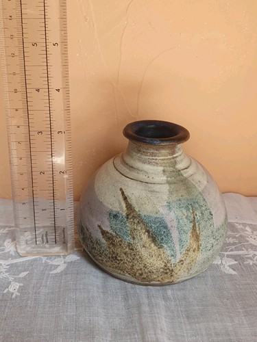 Handthrown decorative bulbous - handthrown,