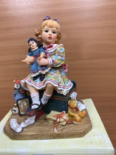Grandma attic figurine - attic, –