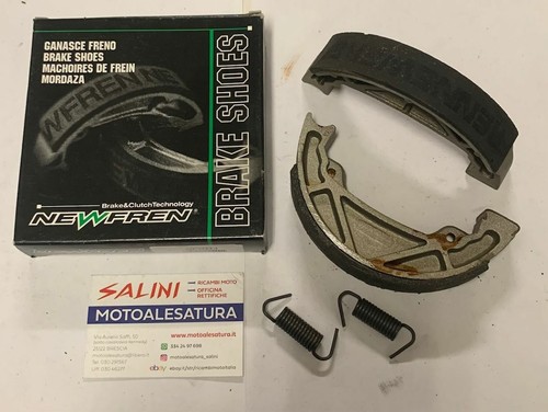 Pair rear brake shoes - of,