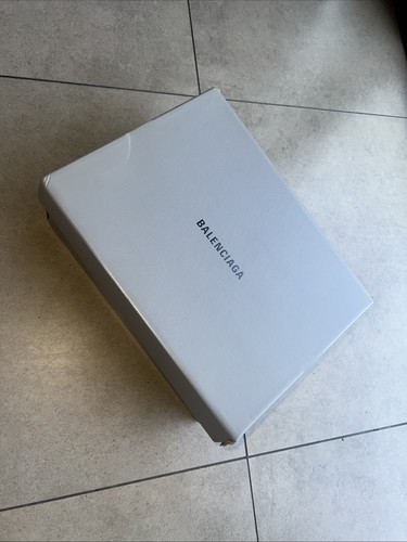 Balenciaga empty shoe - gift, box