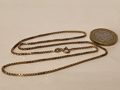 Stunning 9ct solid gold ladies - stunning,