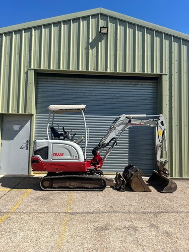 Takeuchi 225 mini digger - tb,