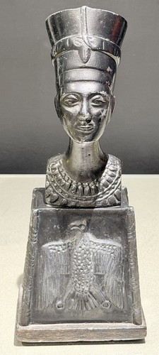 Old vintage egyptian queen - /,