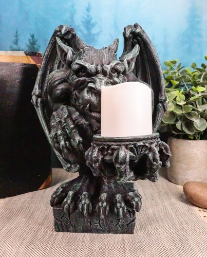 Gothic squatting gargoyle - squatting,