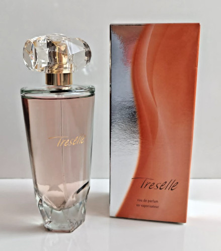 New avon treselle - new, eau