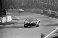Bruce McLaren Phil Hill Ford