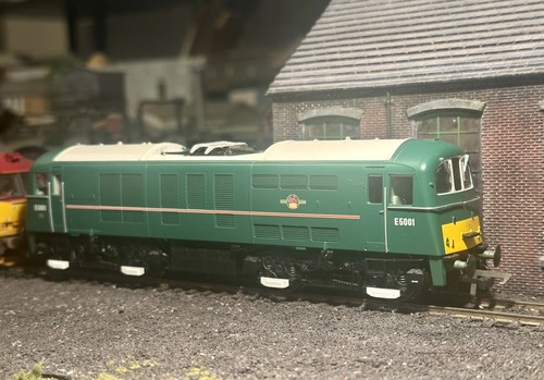 Hornby r3373 green - hornby,