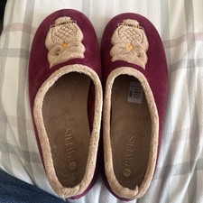 Ladies New Size 7 Slippers  