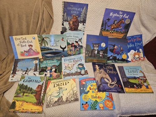 Julia donaldson vgc book - julia,