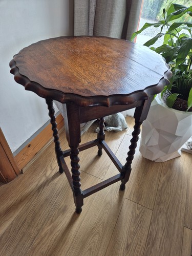 Vintage pie crust side table - pie,