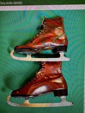 VINTAGE LADIES ICE SKATES