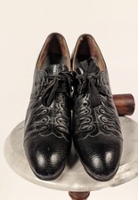 ANTIQUE 1920’S BLACK LEATHER HIGH HEEL SHOES W CUTOUT DIMPLE DETAIL - SIZE 11AAA